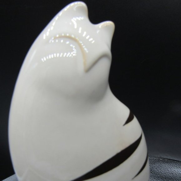 ART DECO CERAMIC STRIPED BLACK & WHITE CAT. 10.5 INCHES TALL. - Picture 5 of 6